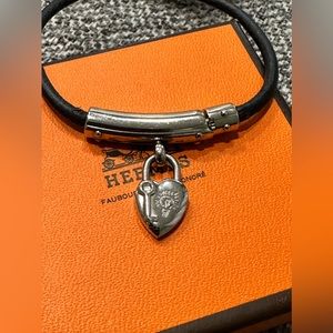 Black Viviride Fantasy Leather Bangle Heart Cadena Silver Hardware Bracelet